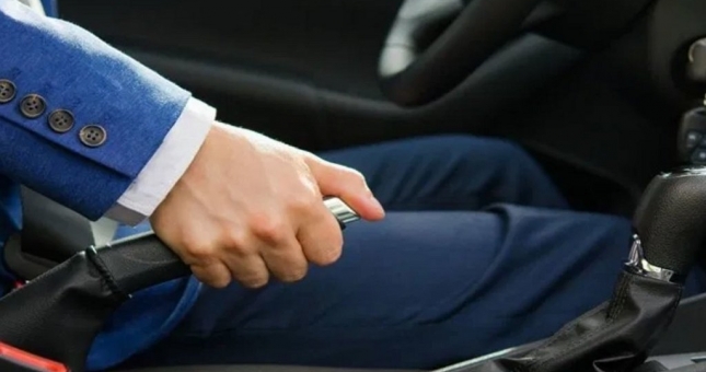 5 lưu ý quan trọng khi tắt máy đỗ xe ô tô mọi tài xế nên biết